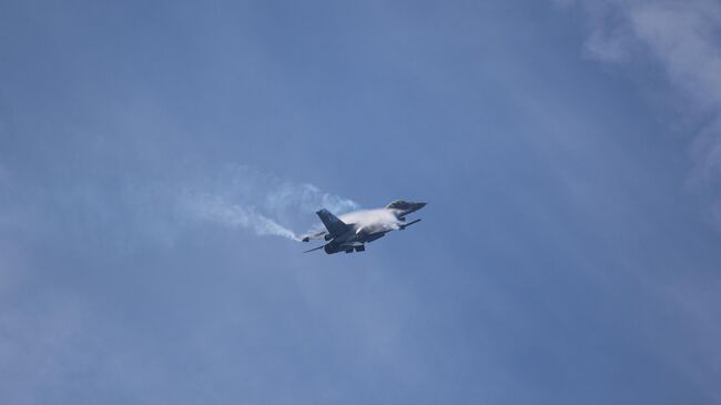 Истребитель F-16 