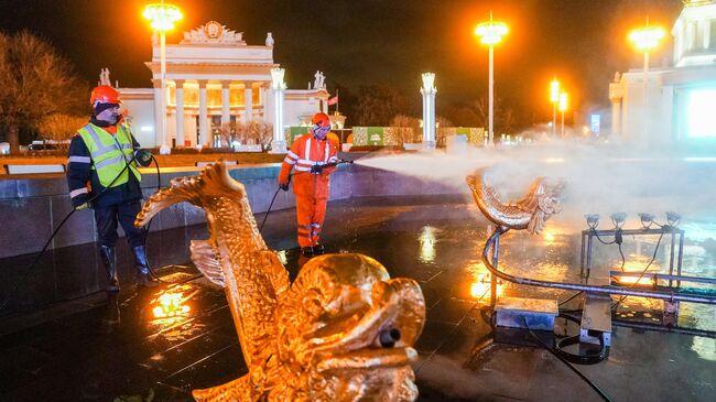 Промывка фонтана Дружба народов Промывка фонтана Дружба народов