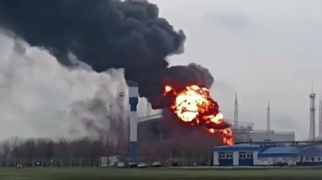 Пожар на нефтебазе в Краснодарском крае. Кадр видео