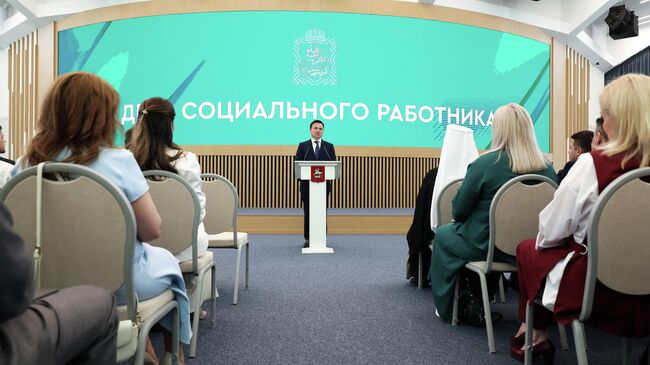 Губернатор Московской области Андрей Воробьев поздравил соцработников Подмосковья с профессиональным праздником