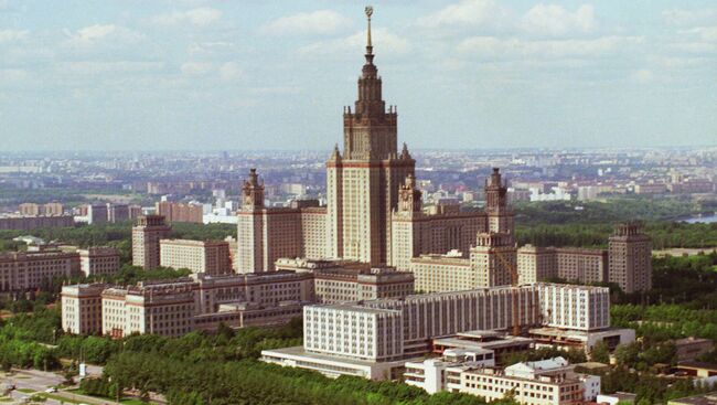 Главное здание МГУ на Воробьевых горах. Архивное фото